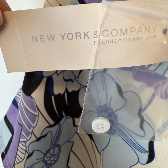 New York & Company High Neck Flutter Sleeve Floral Blouse Women’s Size XL - Picture 11 of 11